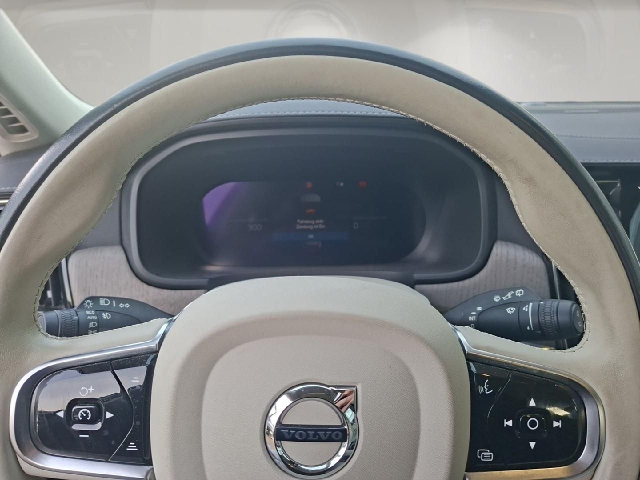 Fahrzeugabbildung Volvo V90 T6 AWD Plus Dark Plug-In Hybrid