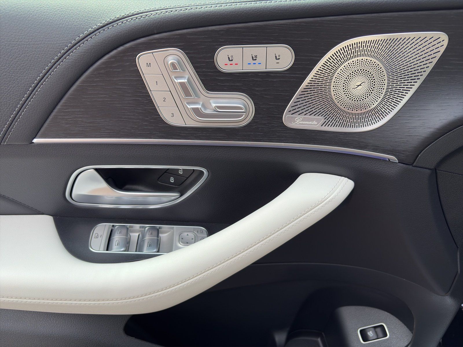 Fahrzeugabbildung Mercedes-Benz GLE 450 d 4M AMG Sitzklima Pano Keyless AHK Dist