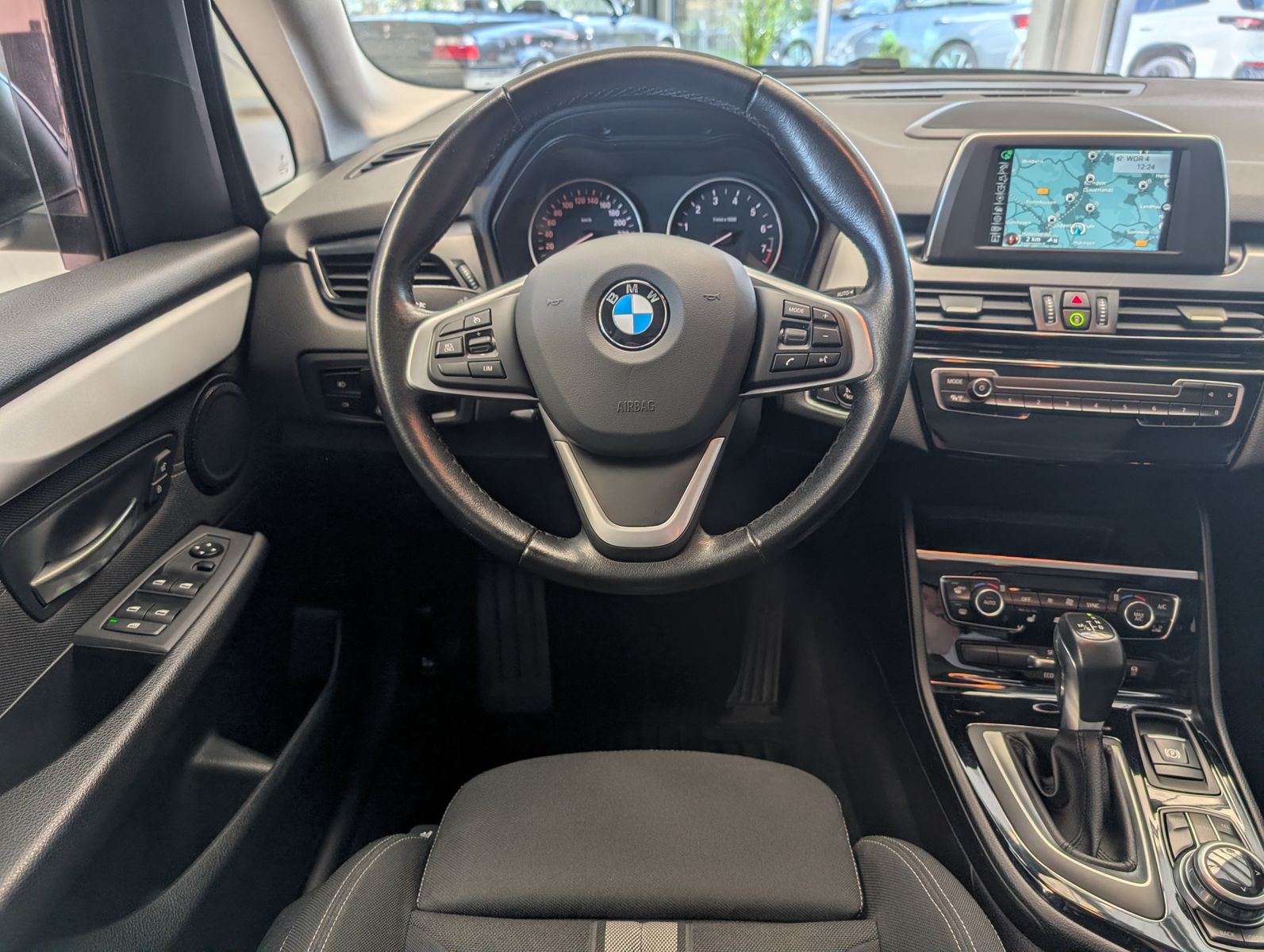 Fahrzeugabbildung BMW 220 i Active Tourer Advantage Navi Cam Pano AHK