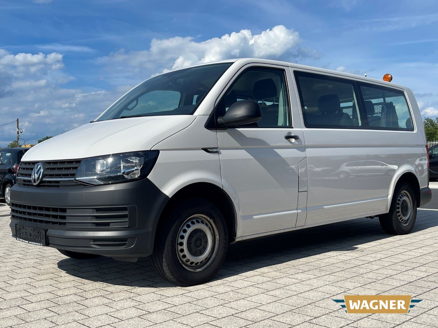 Fahrzeugabbildung Volkswagen T6 Kombi lang 9 Sitzer Rampe Klimaanlage