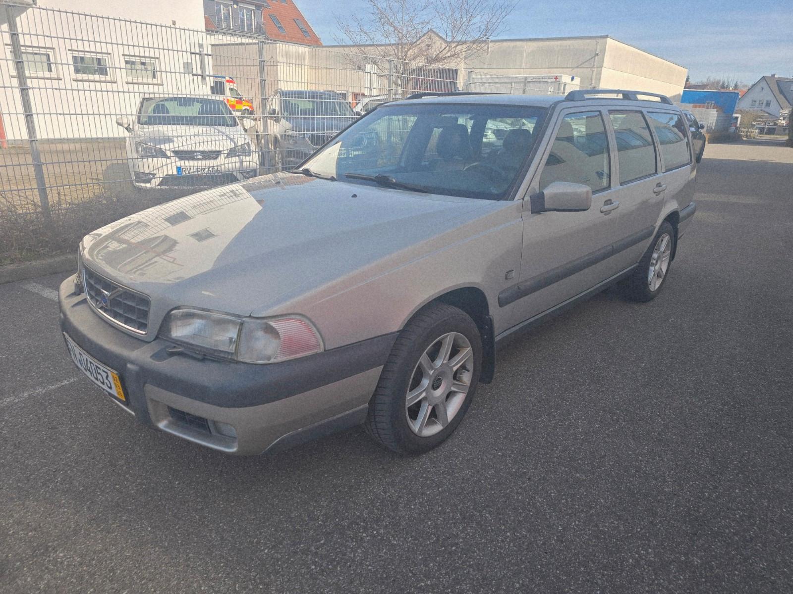 Volvo V70 XC Cross Country "orig. 206' km + TÜV neu"
