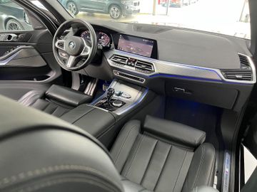 Fahrzeugabbildung BMW X5 xD30d M Sport Laser HUD Kamera Panorama H/K
