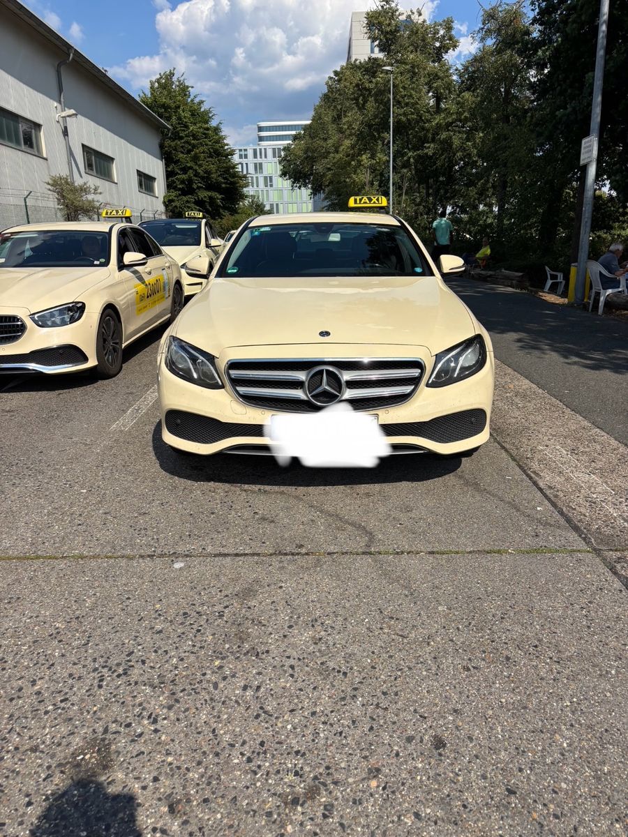 MERCEDES-BENZ E 220 d Autom. - Taxi