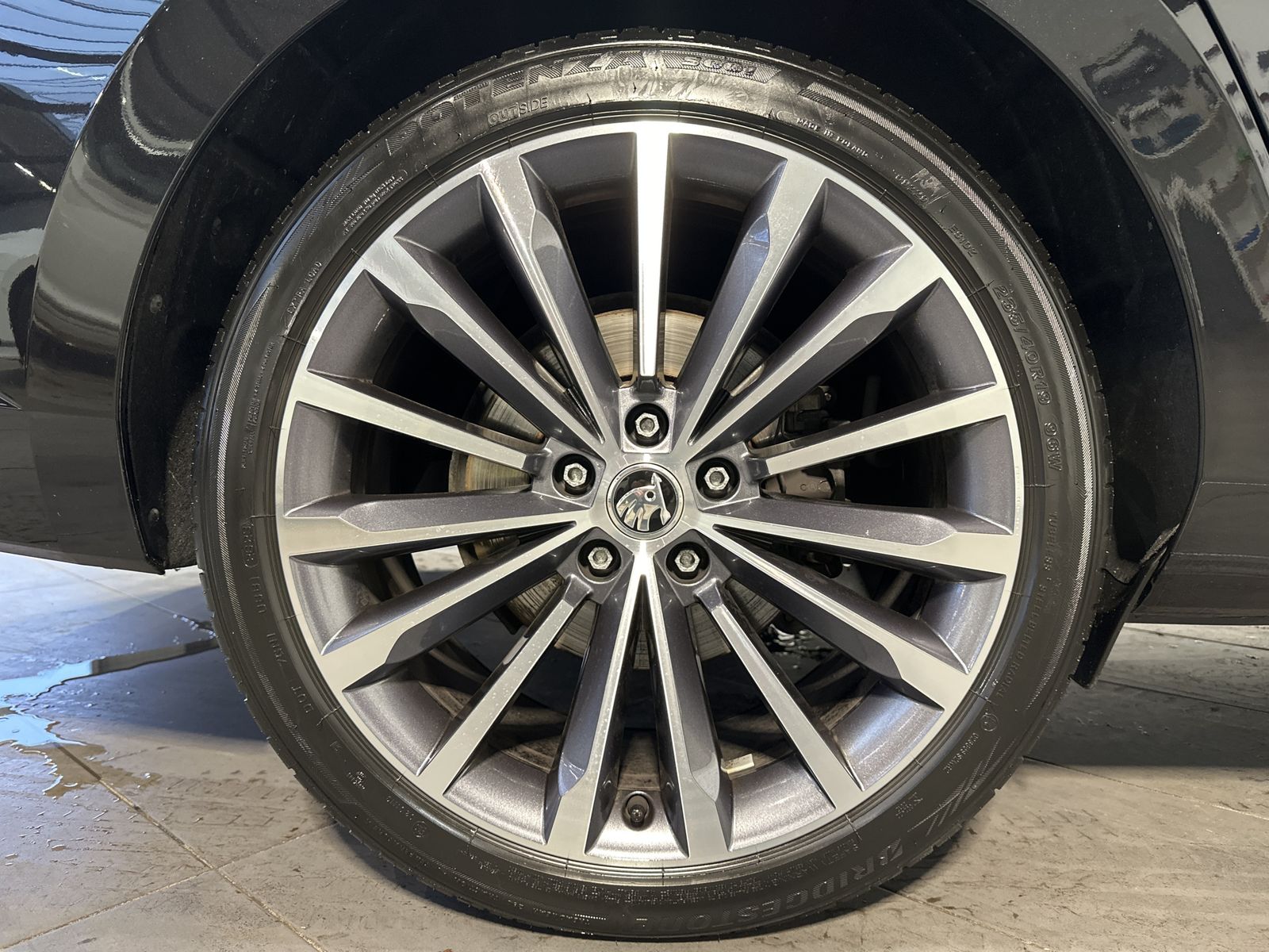 Fahrzeugabbildung SKODA Superb Combi 2.0 TDI DSG L&K NAV+LED+AHK+19ZOLL