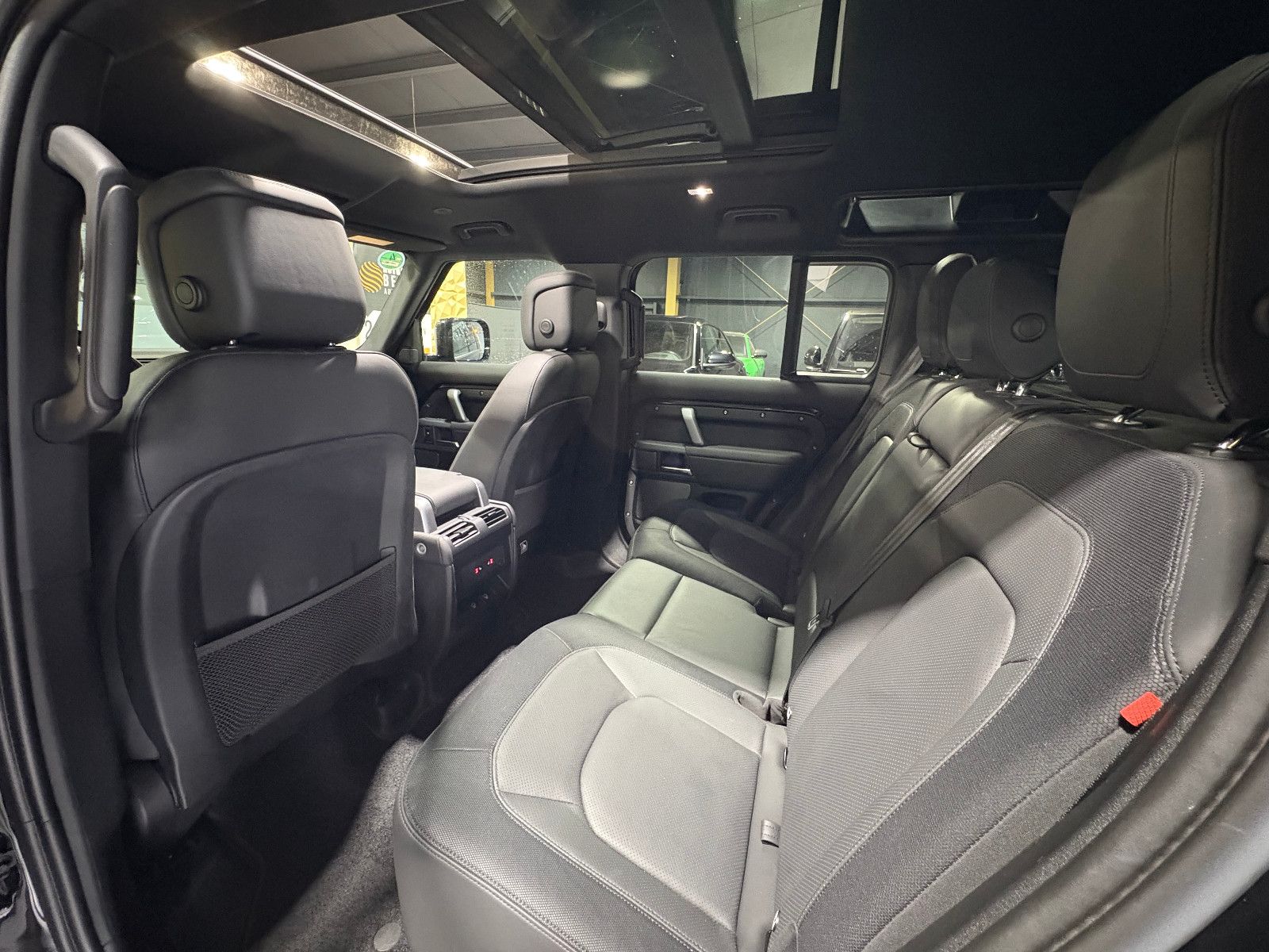Fahrzeugabbildung Land Rover Defender 110 X-Dynamic HSE/PANO/360°/AHK/APPLE/