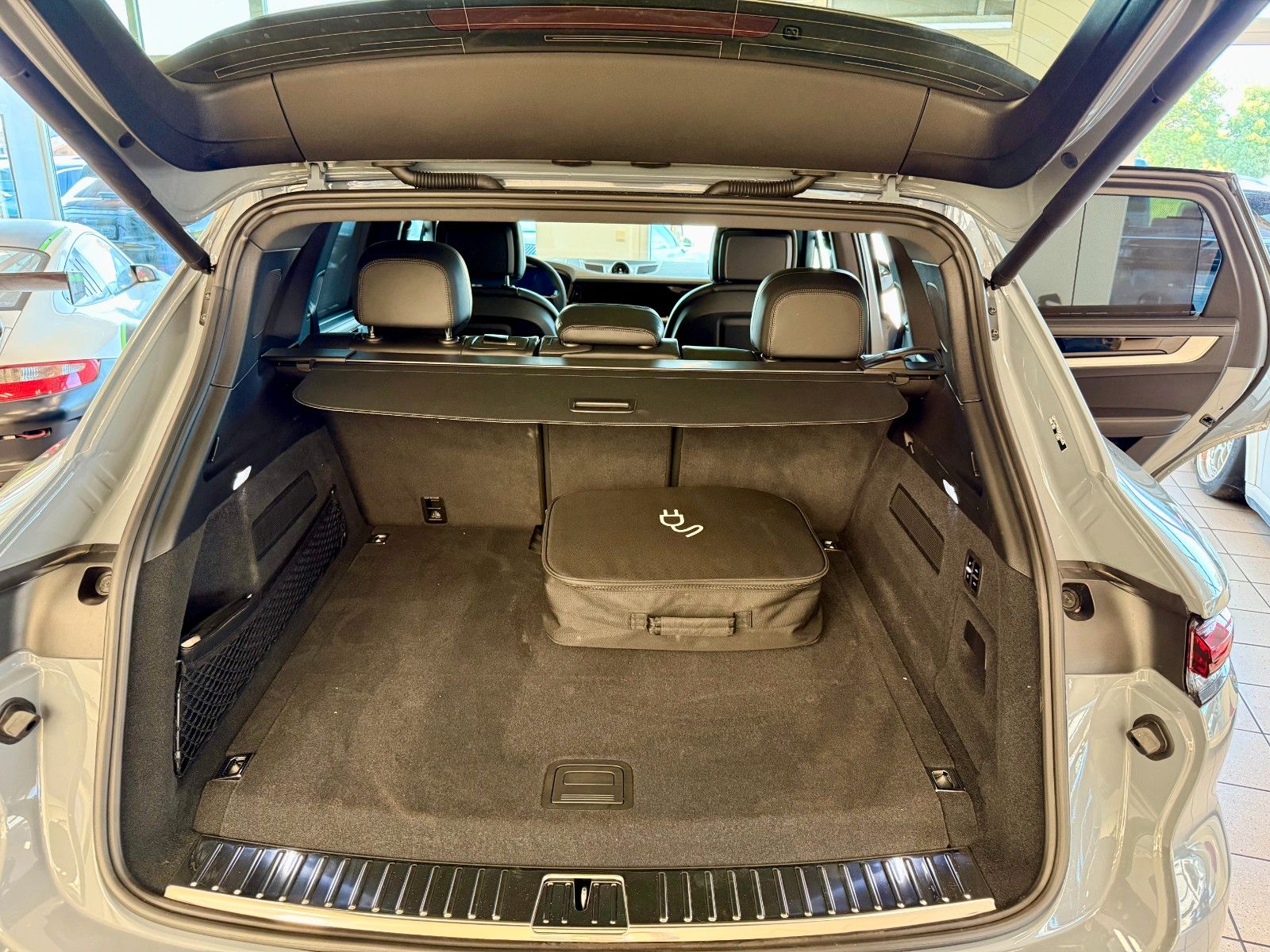 Fahrzeugabbildung Porsche Cayenne S E-Hybrid Panorama/AHK/Massage/HeadUP