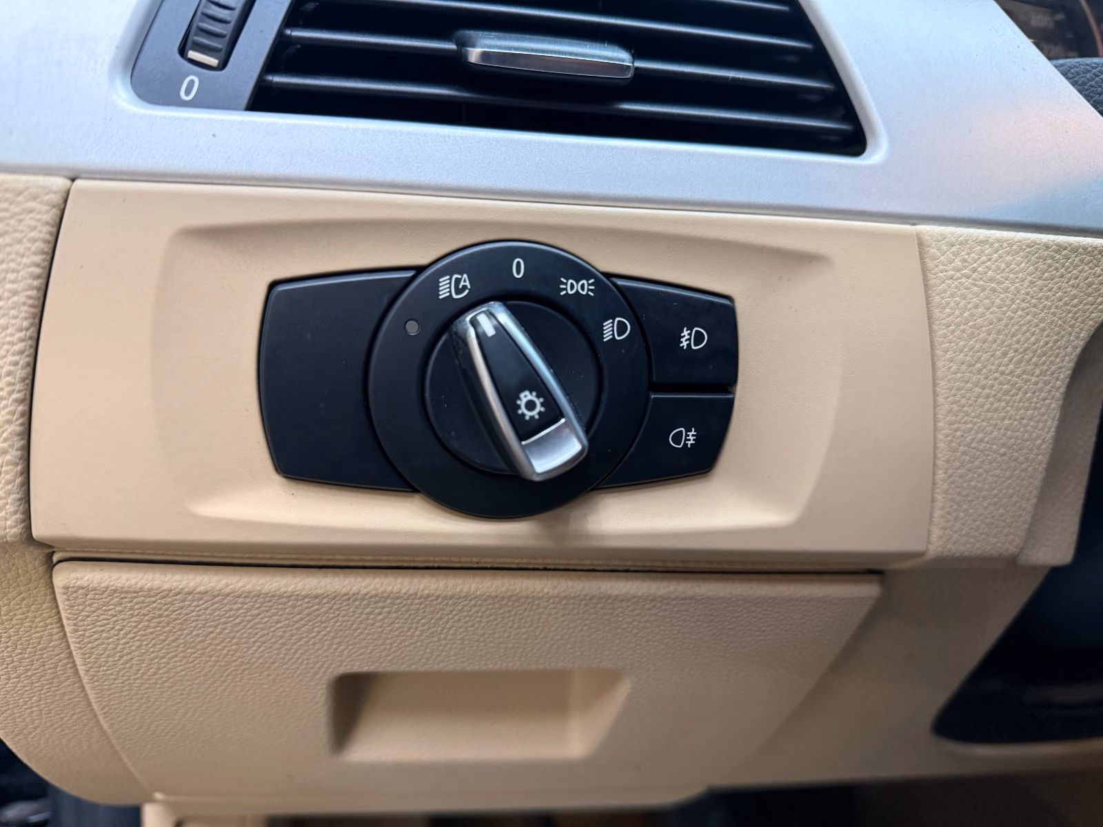 BMW 318 2011 — photo 13
