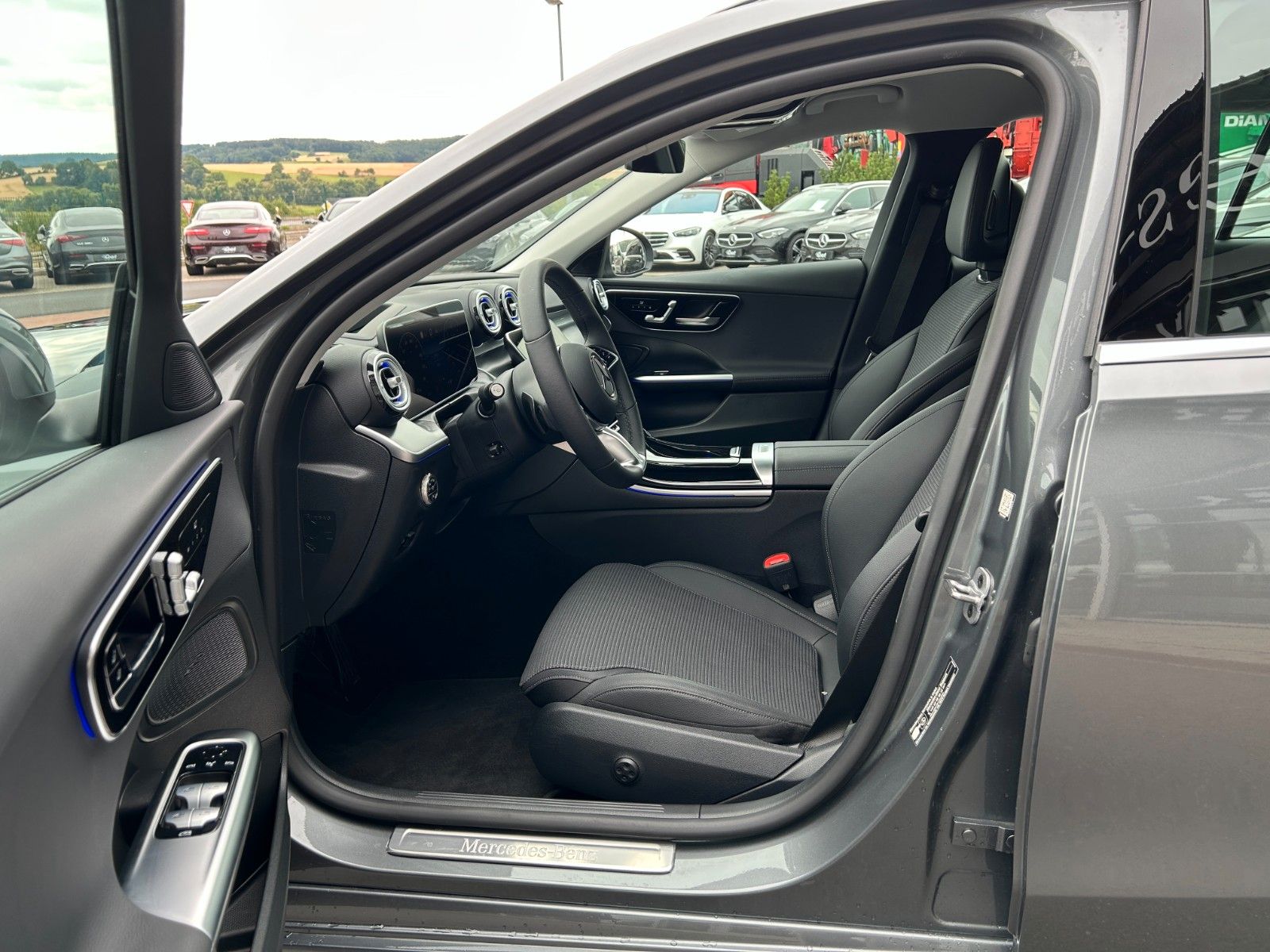 Fahrzeugabbildung Mercedes-Benz C 220 AVANTGARDE+DIS+HUD+360°+DAB+MEMORY+SPUR