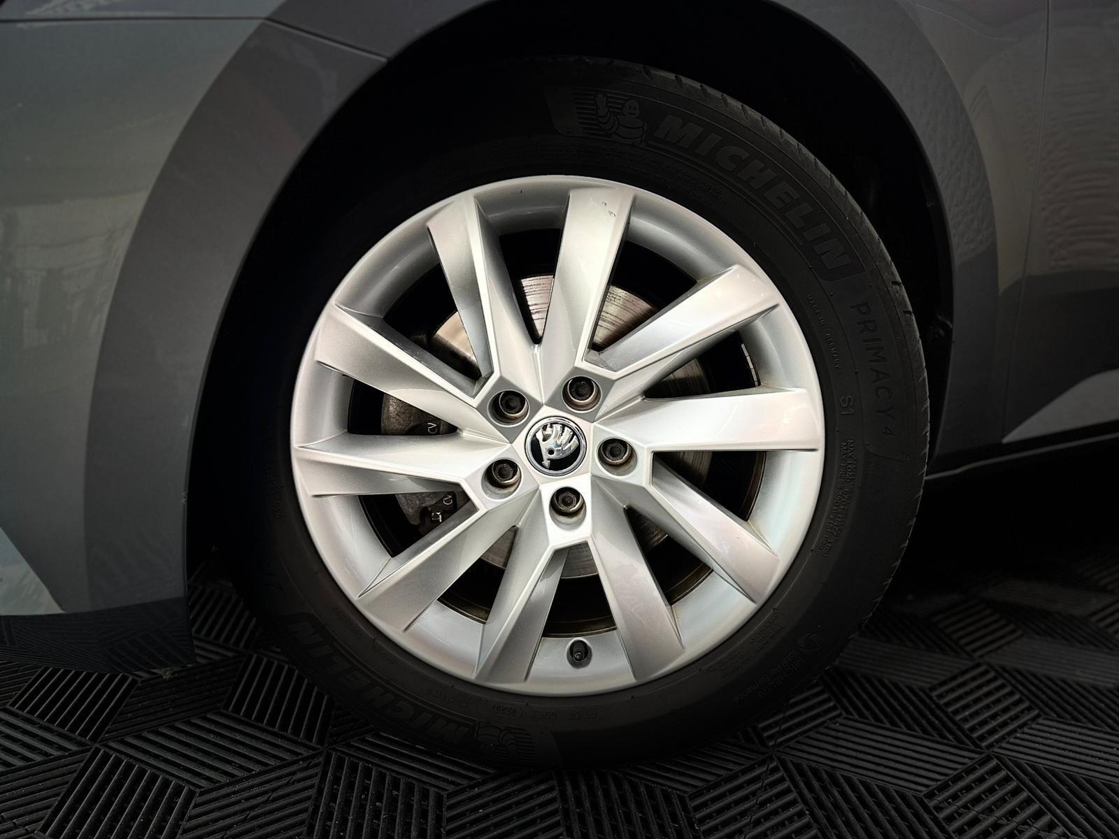 Skoda Superb 2.0TDI STYLE MATRIX#MEMORY#NAVI#SHZ#AHK
