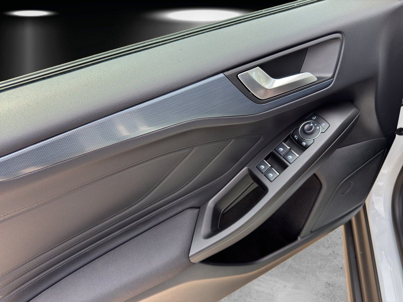 Fahrzeugabbildung Ford Focus Turnier Active WINTER/EASY-PARK/FAHRERASII