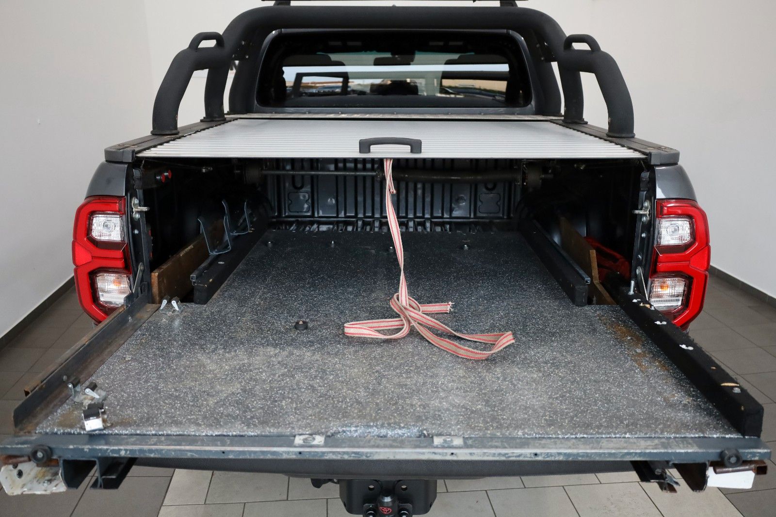 Fahrzeugabbildung Toyota Hilux Double Cab Invincible,ACC, Navi,Rollo, AHK