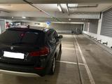 BMW X1 xDrive20i Autom. - Leder, Panoramadach, AHK - BMW X1 Gebrauchtwagen in Hamburg