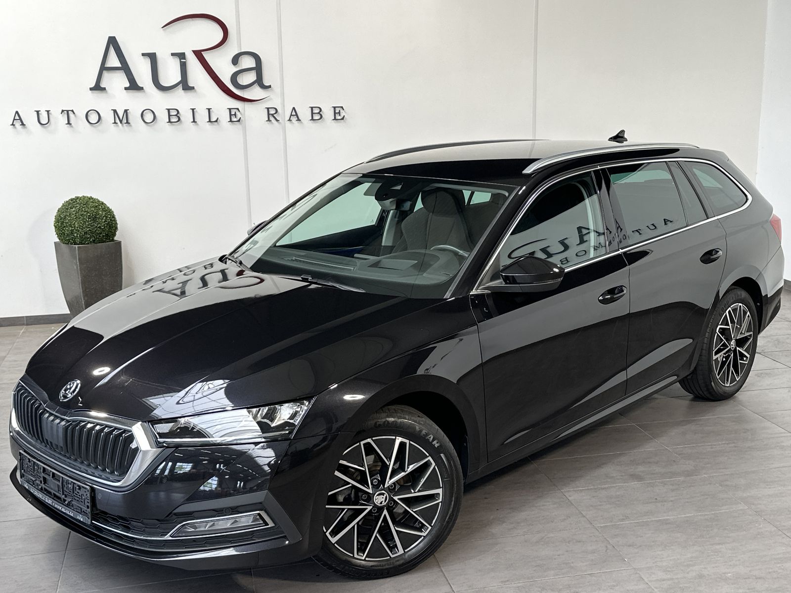 Fahrzeugabbildung SKODA Octavia Combi 2.0 TDI DSG Style NAV+LED+AHK+HUD