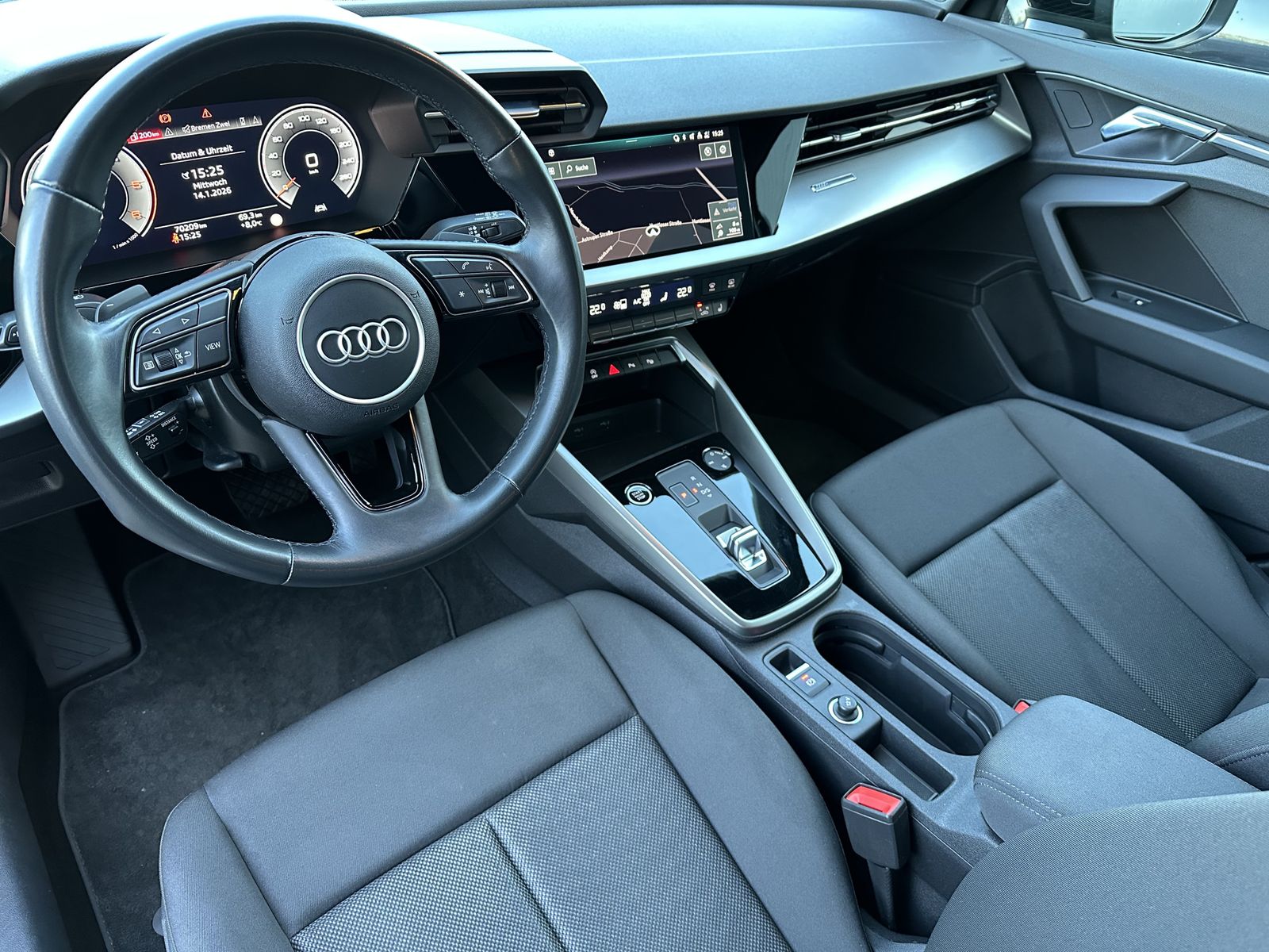 Fahrzeugabbildung Audi A3 SpB 30 TDI S-Line NAV+LED+KAMERA+PLA+DSP+17ZO