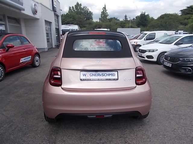 Fahrzeugabbildung Fiat 500 500e Cabrio 42 kWh (118 PS)