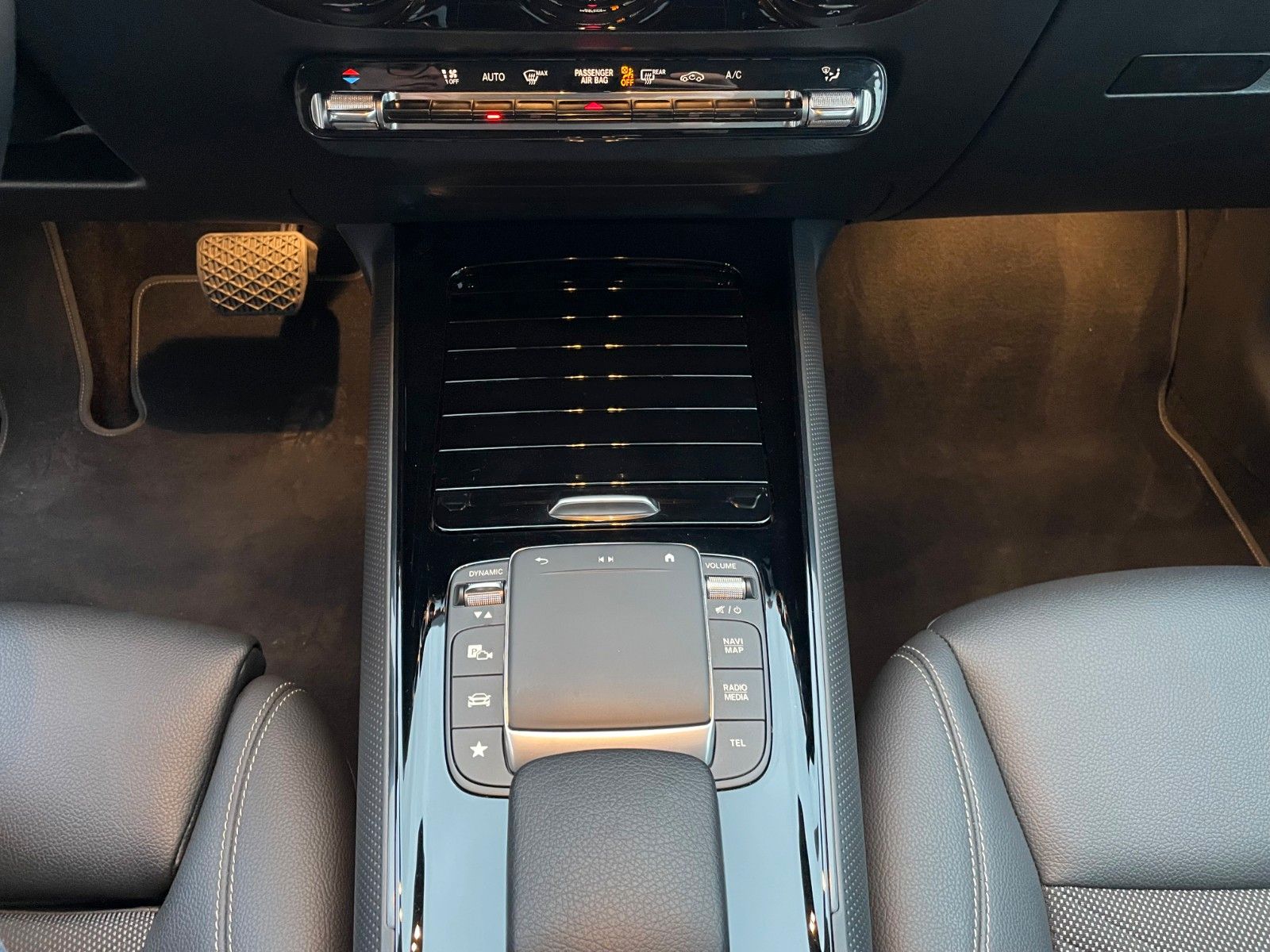 Fahrzeugabbildung Mercedes-Benz B 200 d R-Kamera+AHK+DISTR+LED+Carplay+DAB