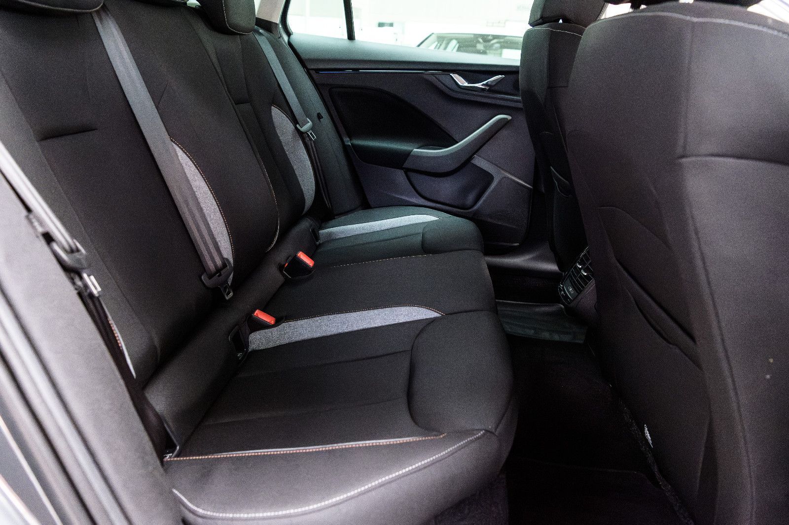 Fahrzeugabbildung SKODA Kamiq Selection 1.0 TSI LED+KAMERA+ACC+APP