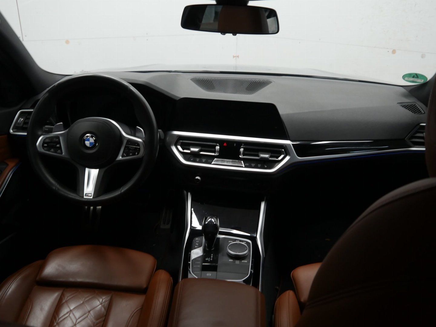 Fahrzeugabbildung BMW 330e Limousine Head-Up HiFi