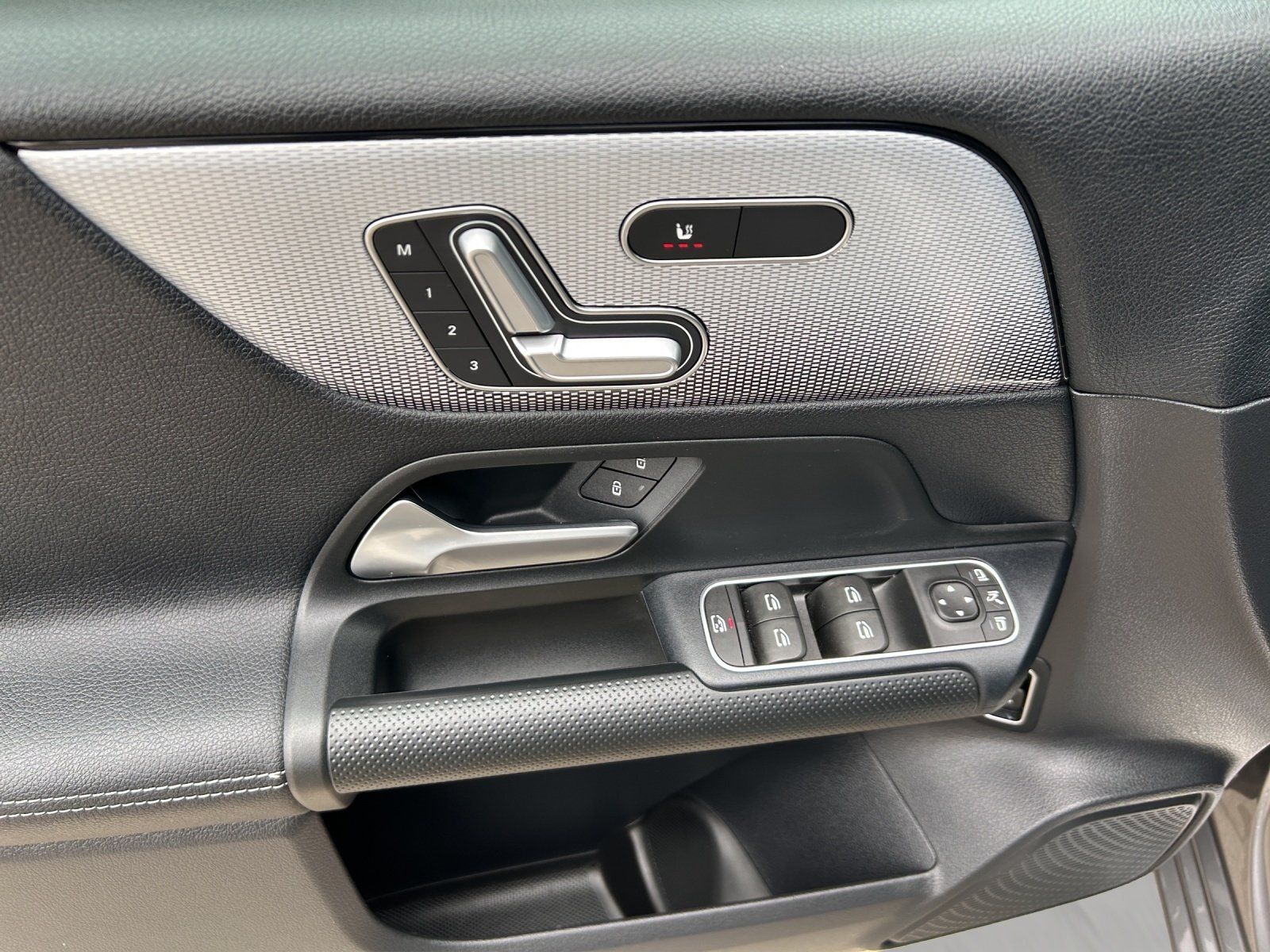 Fahrzeugabbildung Mercedes-Benz B 250 e Style LED Business DAB Memo Totwi Kamera