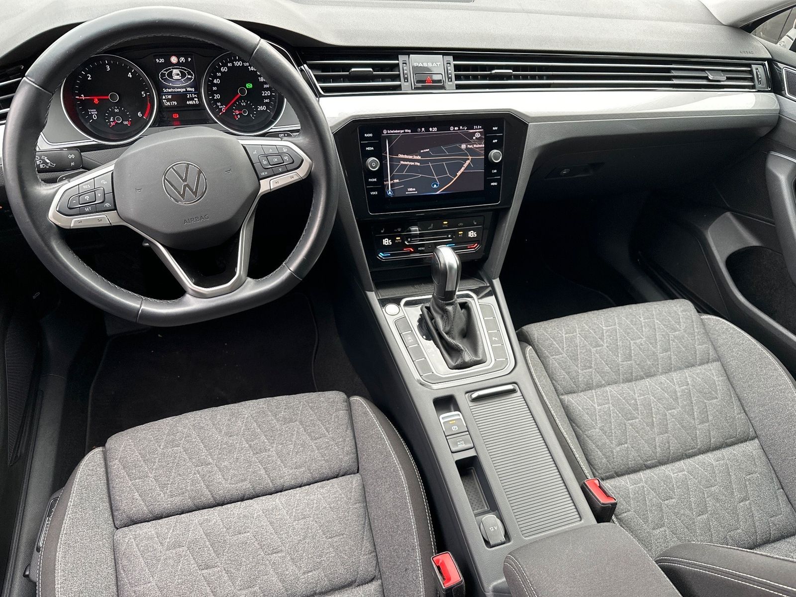 Fahrzeugabbildung Volkswagen Passat Variant Business NAV+LED+ACC+AHK+KAM+17ZO