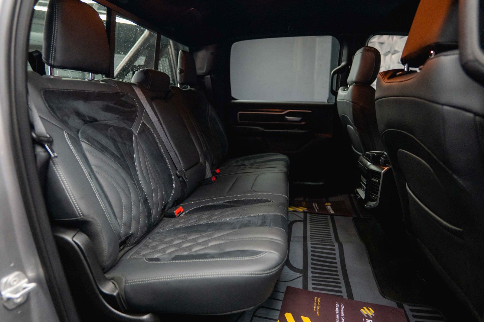 Fahrzeugabbildung Dodge RAM 5.7 V8 HEMI 4x4 Offroad Night Limited 19%
