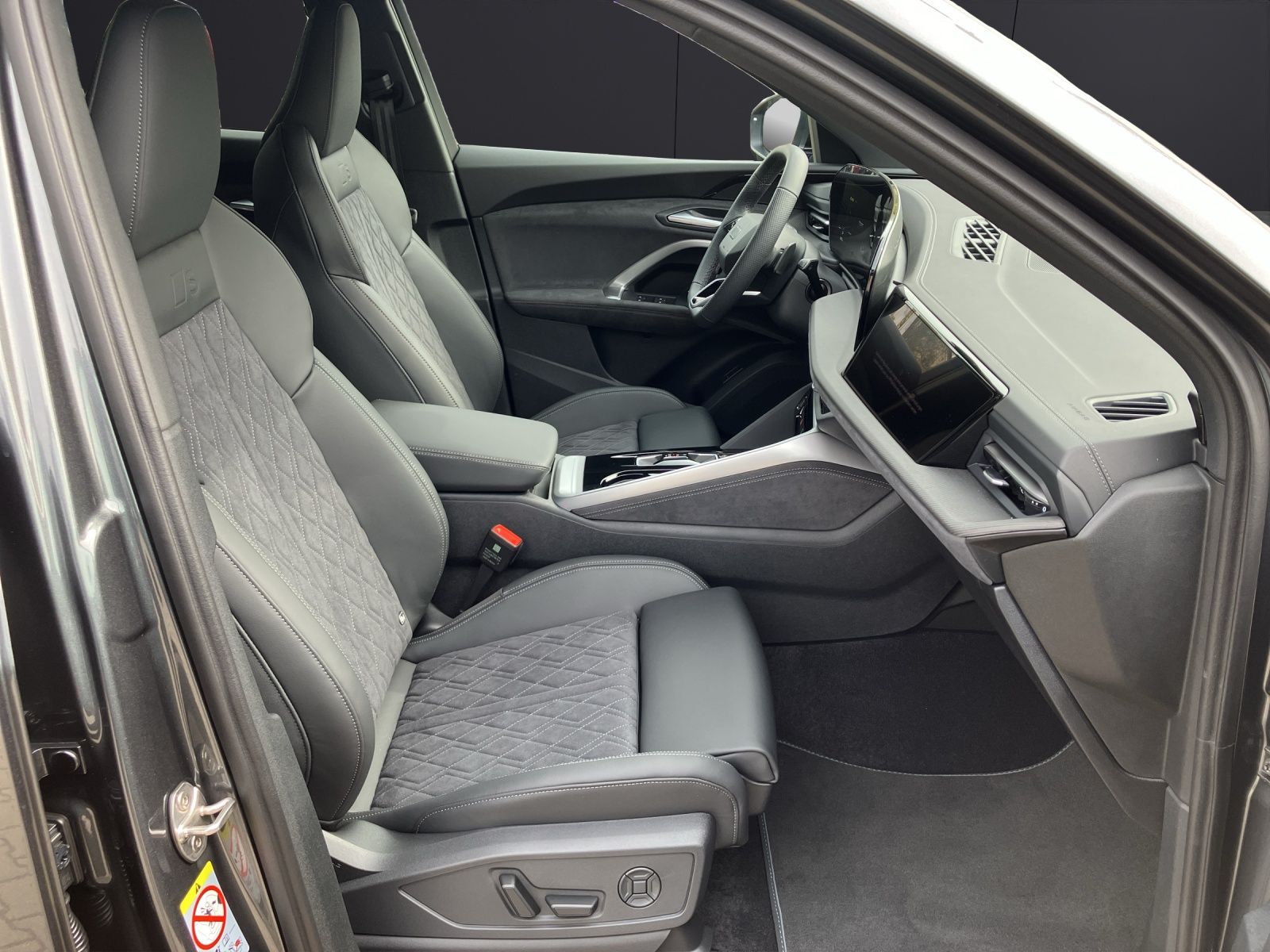 Fahrzeugabbildung Audi Q5 2.0 TDI quattro S line MATRIX AHZV ACC NAVI