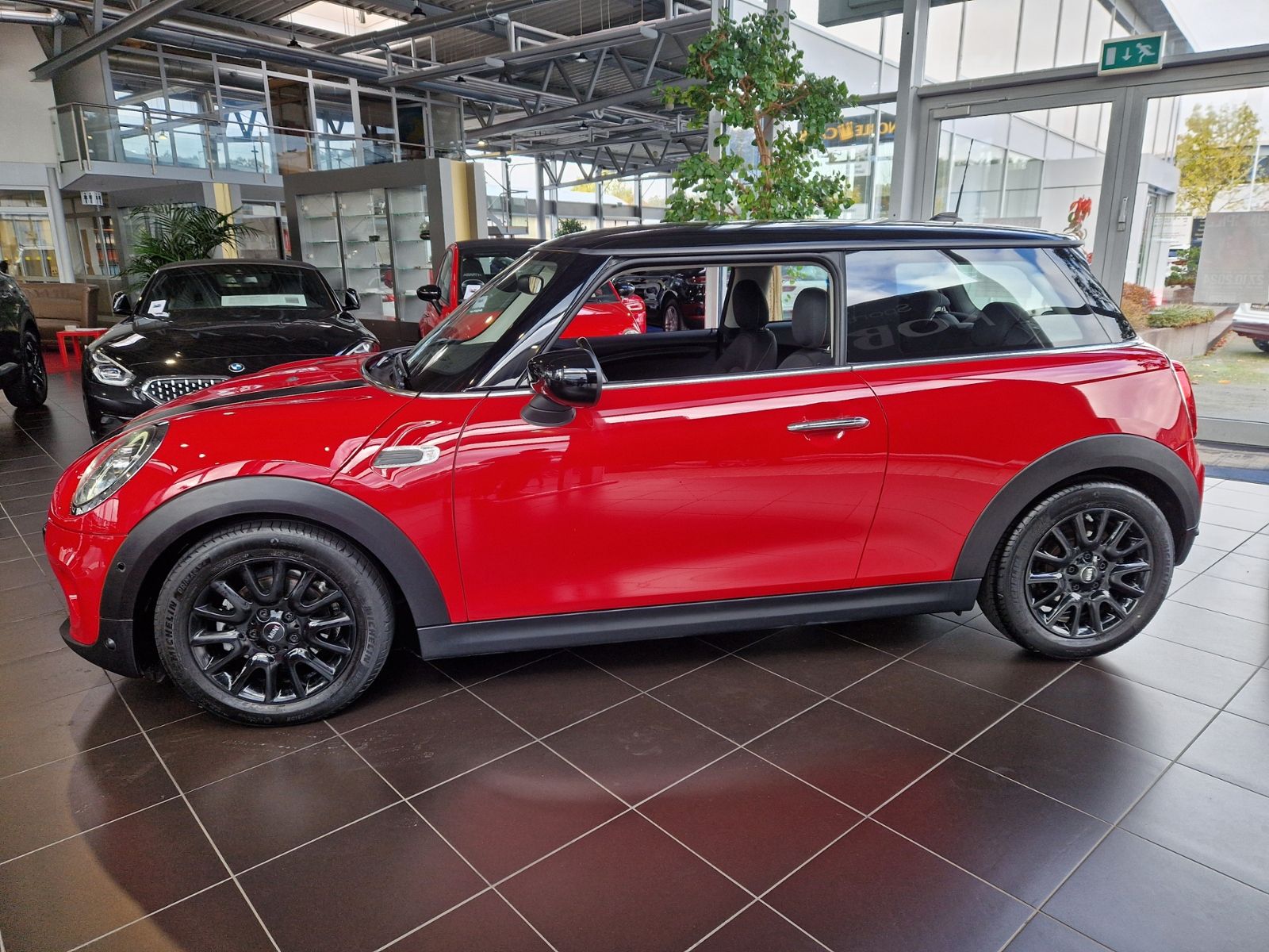 Fahrzeugabbildung MINI Cooper Pepper LED DAB SHZ PDC ALU