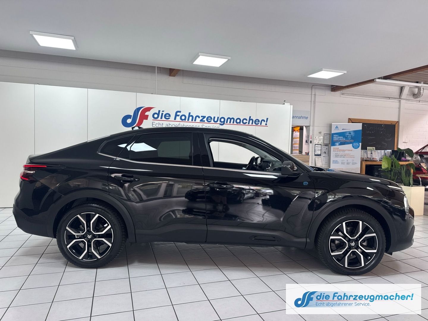 Fahrzeugabbildung Citroën C4 X e- Shine HUD Navi Digitales Cockpit Soundsy