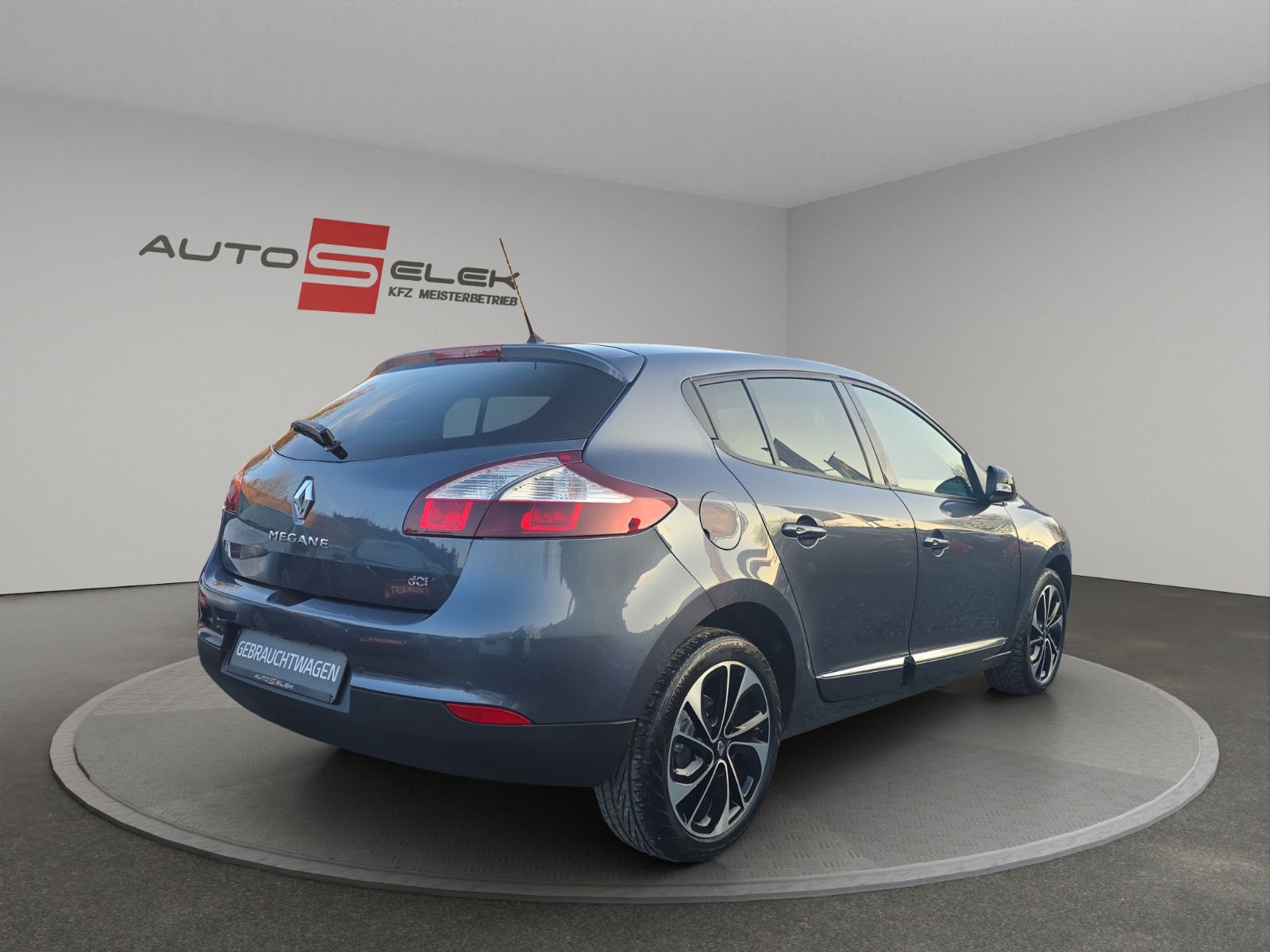 Fahrzeugabbildung Renault Megane III Lim. 5-trg. BOSE Edition TÜV SERVICE