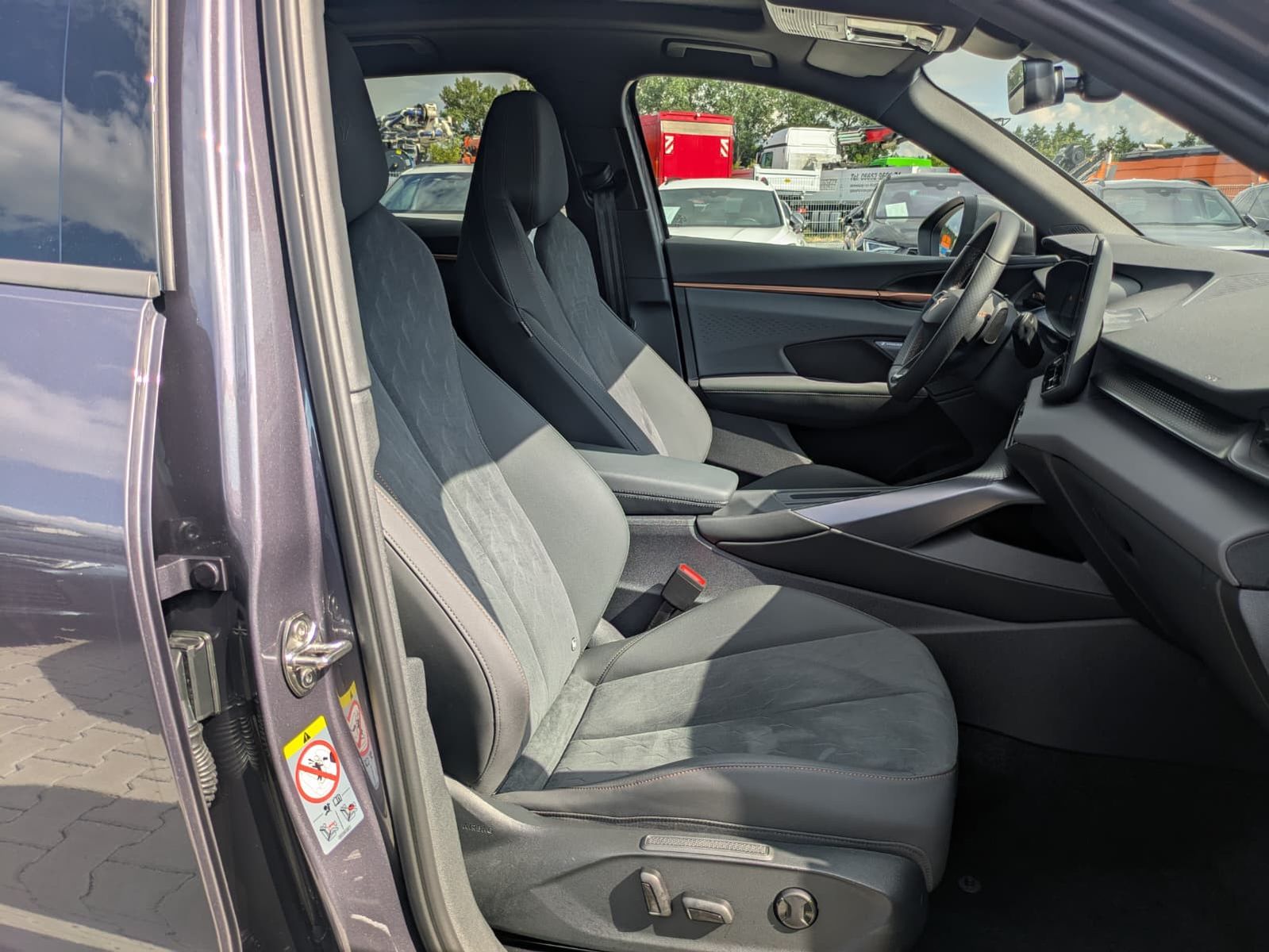 Fahrzeugabbildung CUPRA Terramar 2.0 TSI 4D VZ HUD*MATRIX*PANO*DCC*20"