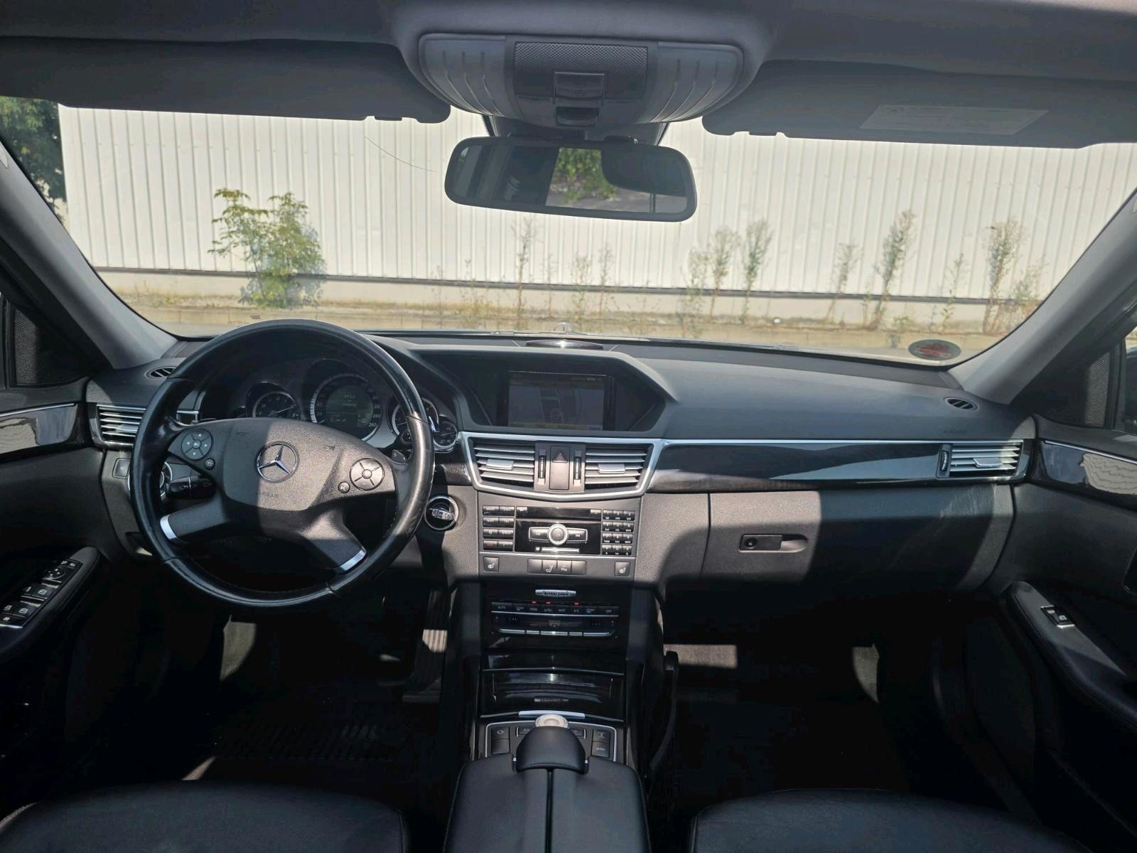 Mercedes-Benz E300 2011 — photo 9