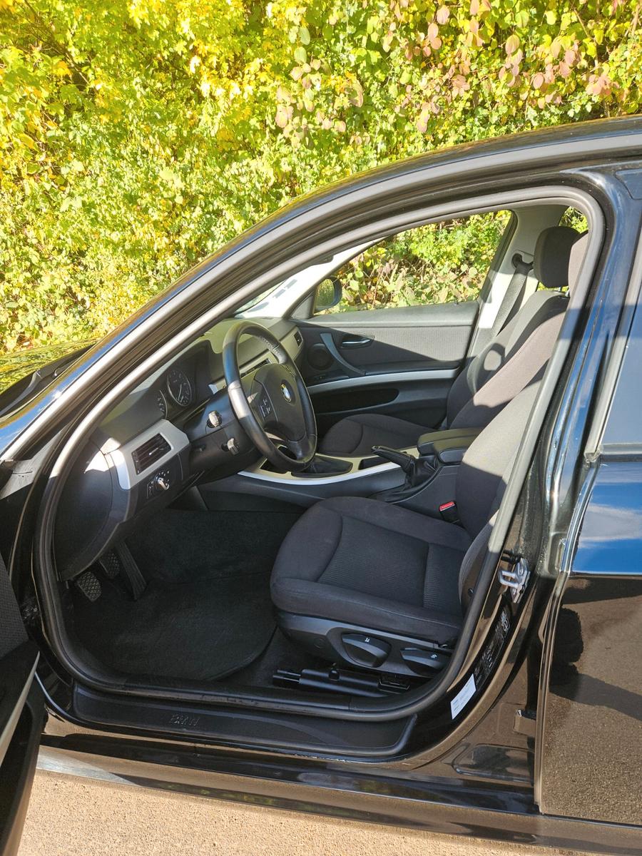 BMW 318 2011 — photo 6