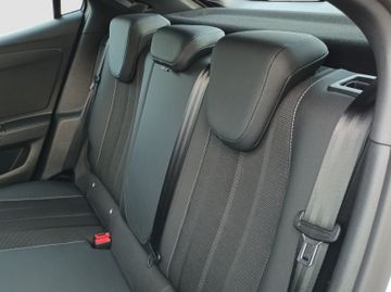 Fotografie 11 des Opel Mokka-e Elegance Sitzheizung Kamera