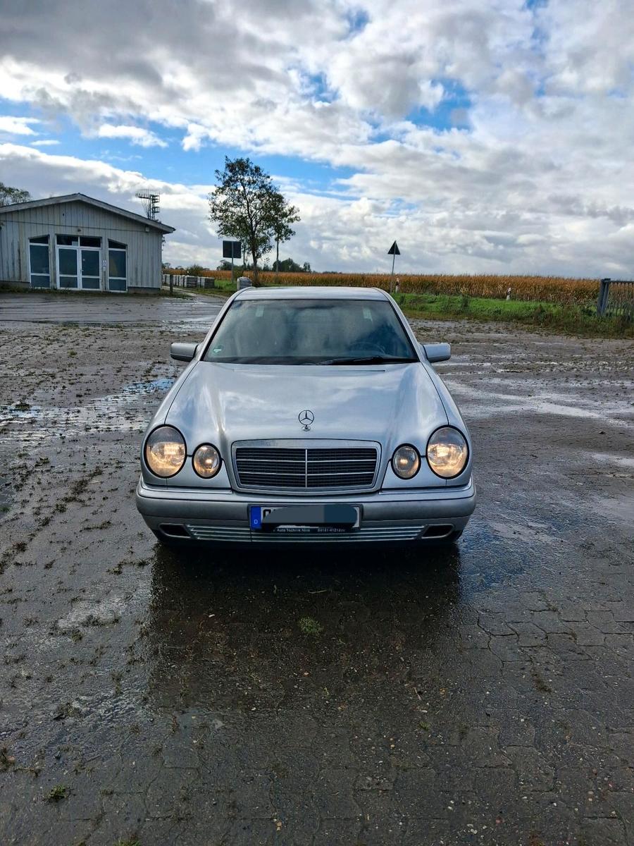 Mercedes-Benz E 320
