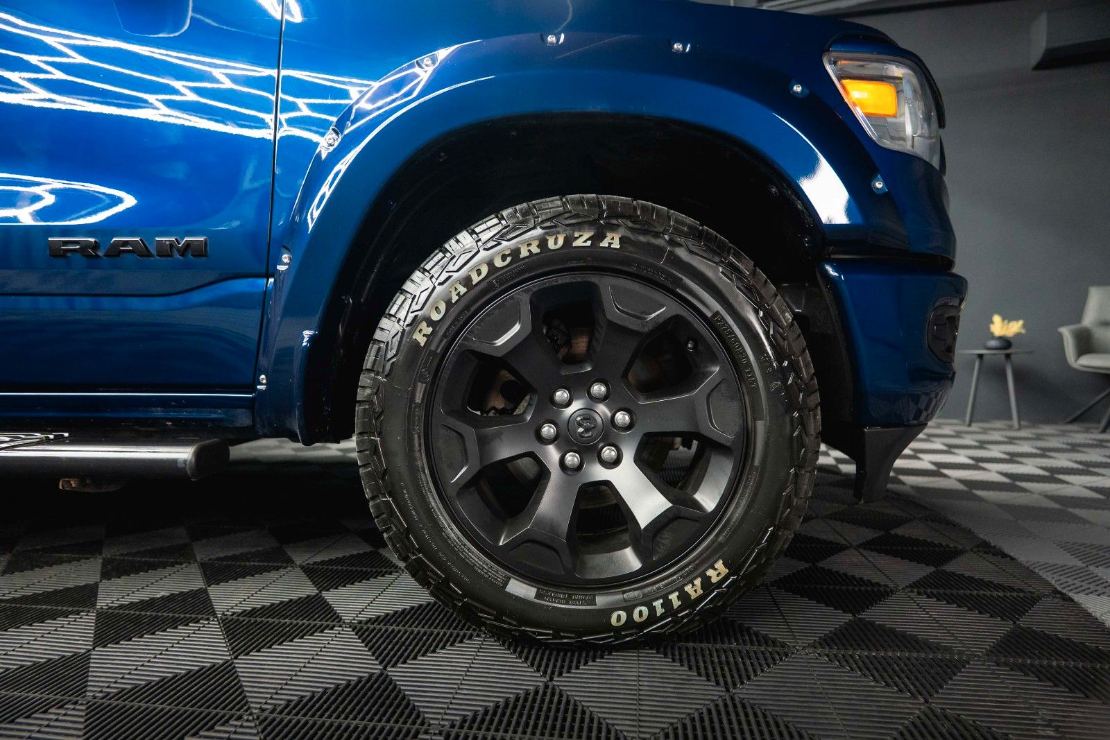 Fahrzeugabbildung Dodge RAM 5.7 V8 HEMI 4x4 OFFROAD Night-Paket *LED*
