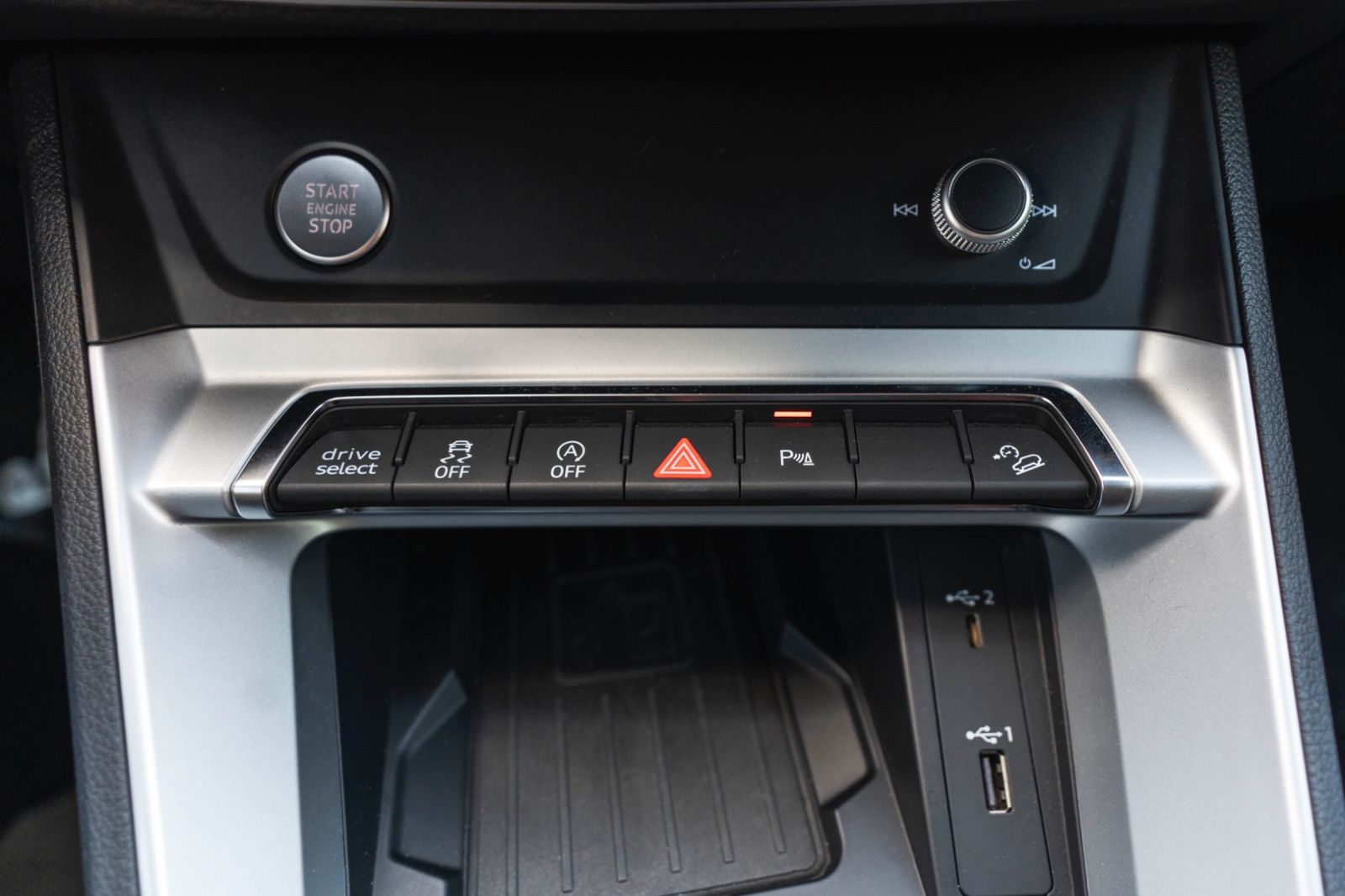 Fahrzeugabbildung Audi Q3 Quattro S-Line KAM NAV TOTW SPUR LED CARPLAY