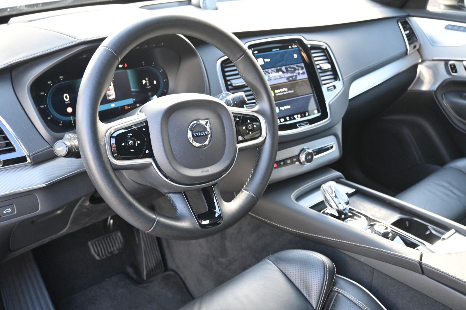 Fahrzeugabbildung Volvo XC90 Ultimate Dark AWD*HUD*360°*LUFT*STDHZG*AHK*