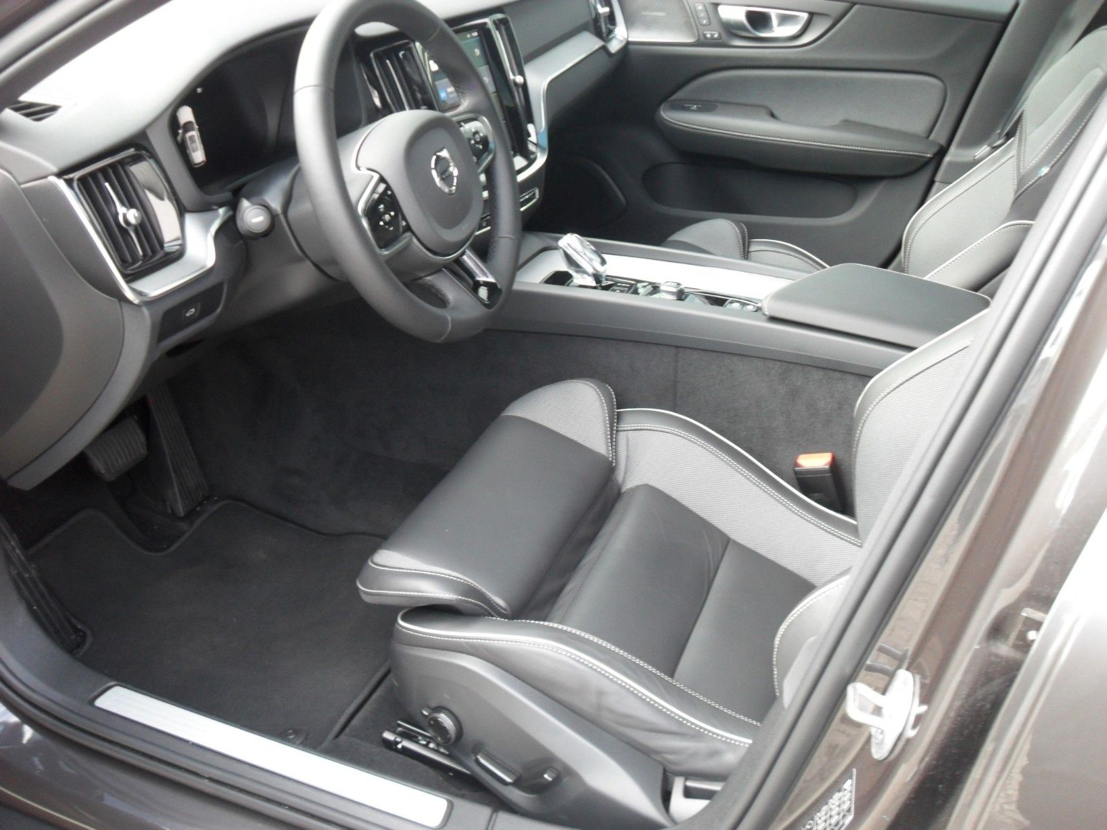Fahrzeugabbildung Volvo V60 B5 Cross Country Plus AWD | AHK | 360° | SH