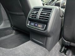 VW Passat Variant R-Line 2.0TDI 150PS DSG Pano DAB VW Passat Variant R-Line 2.0TDI 150PS DSG Pano DAB