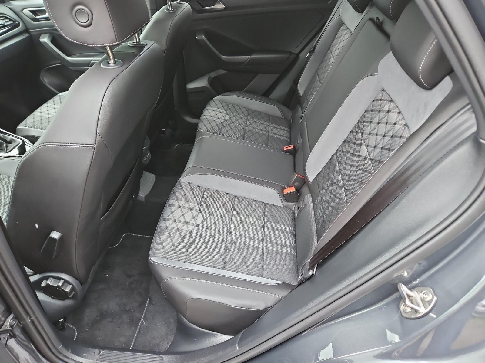 Volkswagen T-Roc - Bild 11