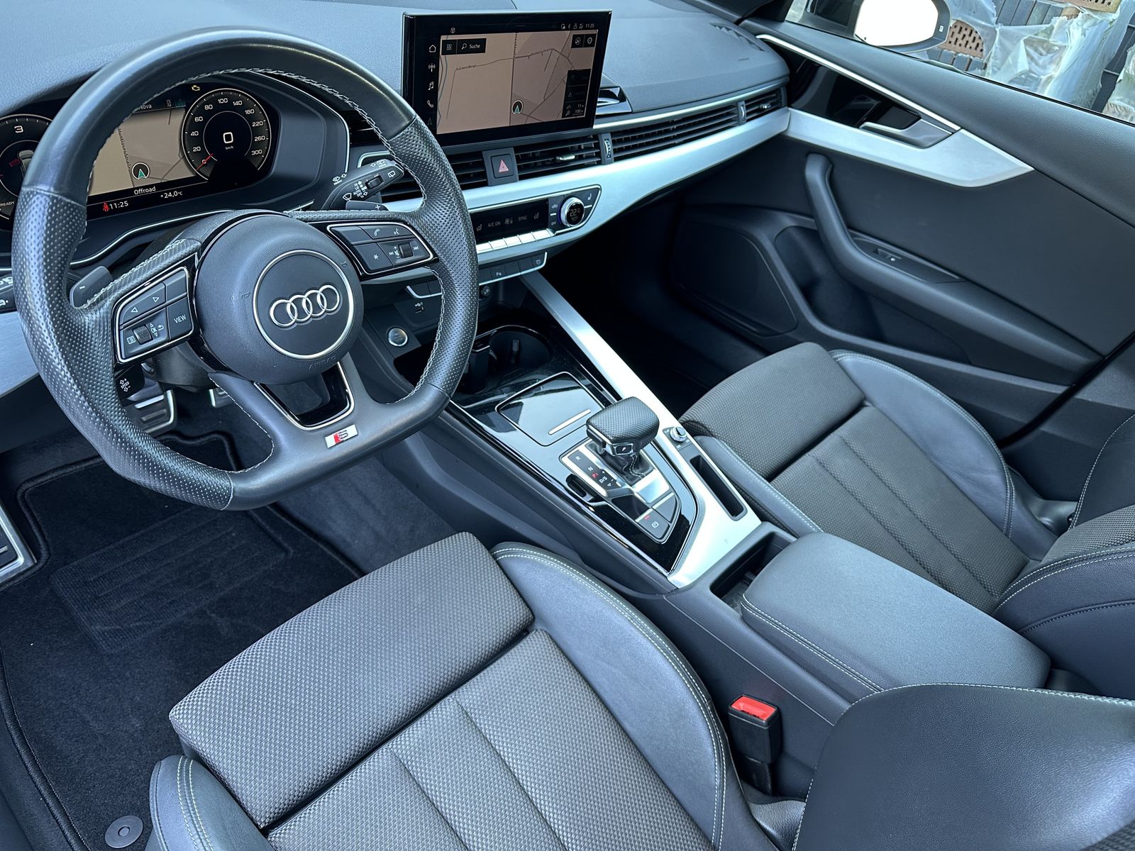 Fahrzeugabbildung Audi A4 Avant 35 TDI S-Line Black NAV+LED+KAM+VC+18ZO