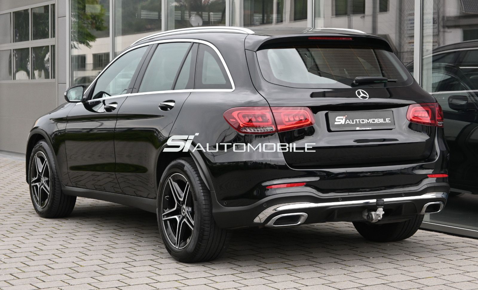 Fahrzeugabbildung Mercedes-Benz GLC 220 d 4MAT. AMG LINE °ACC°AHK°STANDHEIZ°MEMO