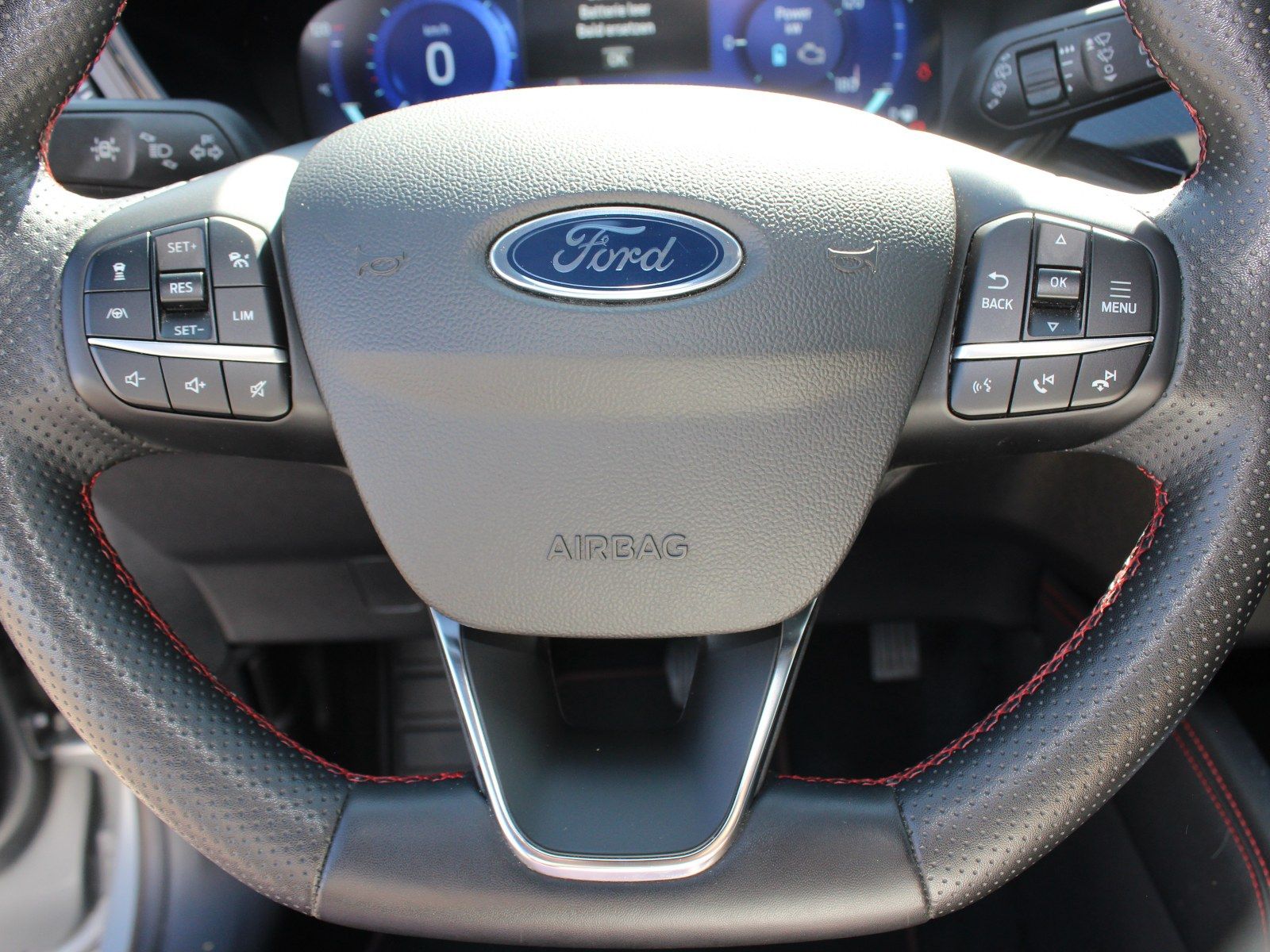 Fahrzeugabbildung Ford Kuga Plug-In Hybrid ST-Line 2,5 Duratec