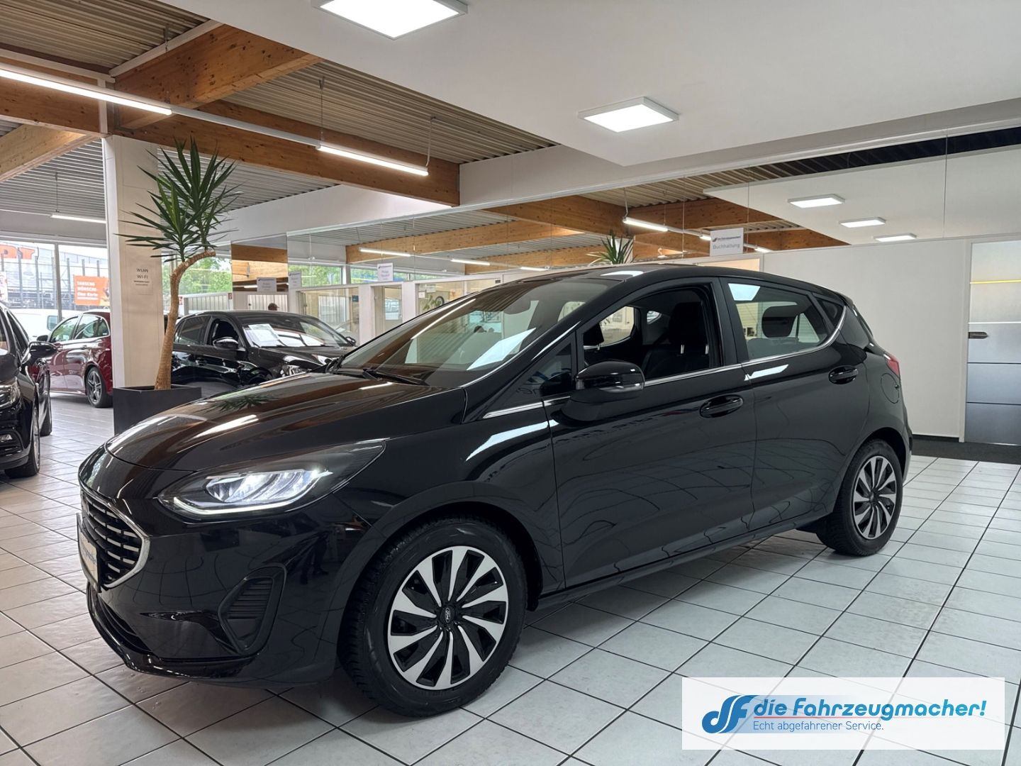 Fahrzeugabbildung Ford Fiesta Titanium Navi LED Blendfreies Fernl. Kurv