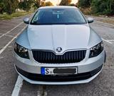 Skoda Octavia 1.8 TSI Joy - Skoda Octavia mit Benzin-Antrieb: Limousine, 1.8