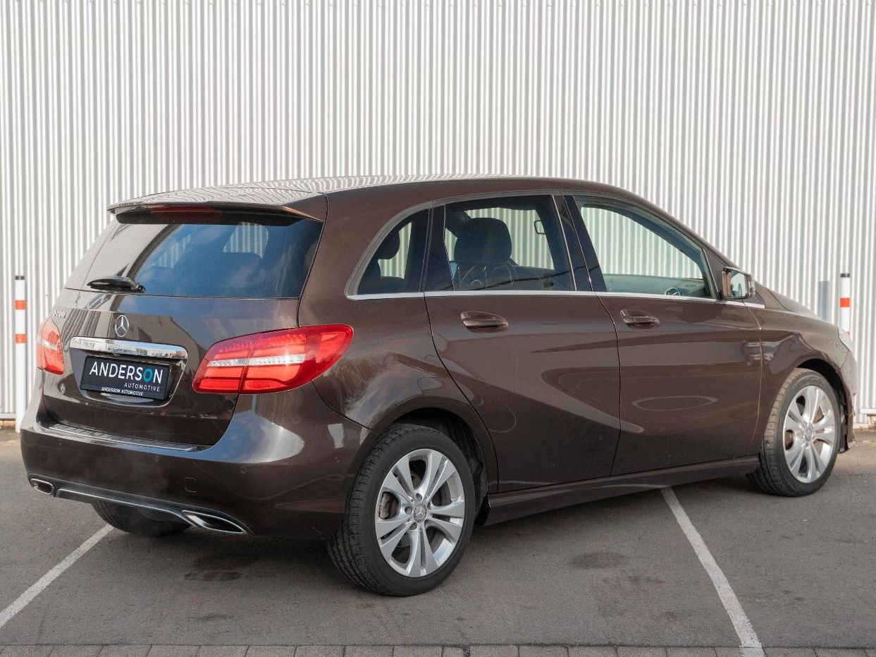 Fahrzeugabbildung Mercedes-Benz B 200 KAM PDC MFL XENON AHK -WENIG KM-