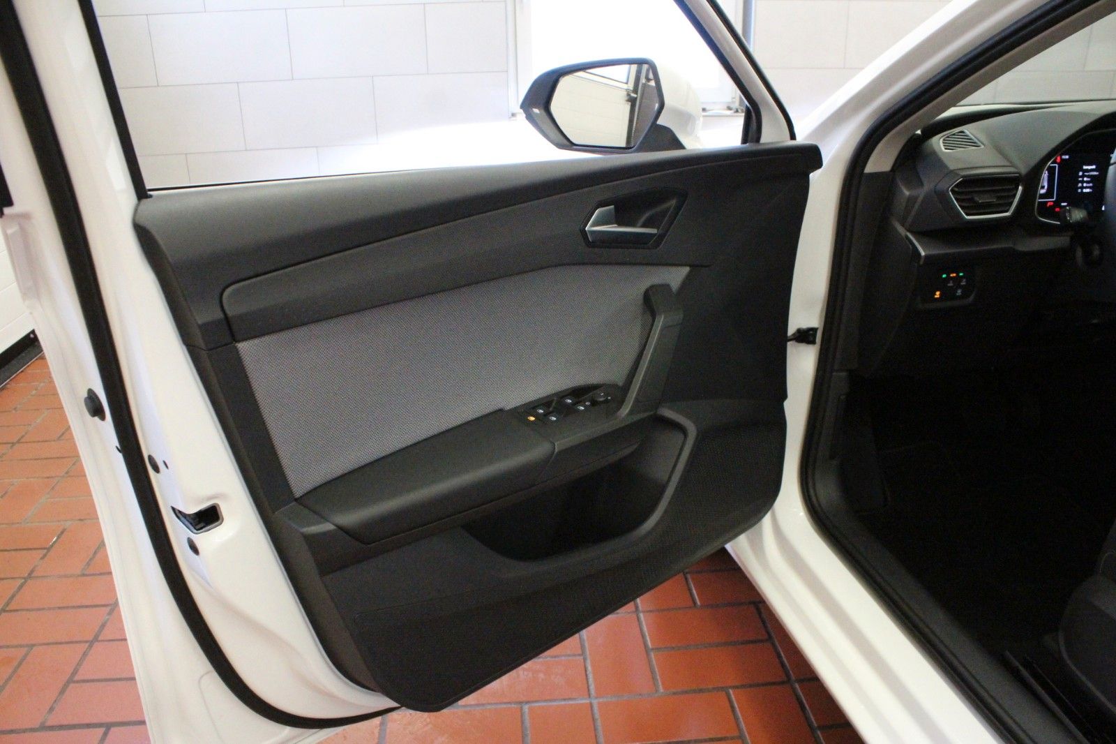 Fahrzeugabbildung SEAT Leon Sportstourer 1.5 Style DSG Automatik