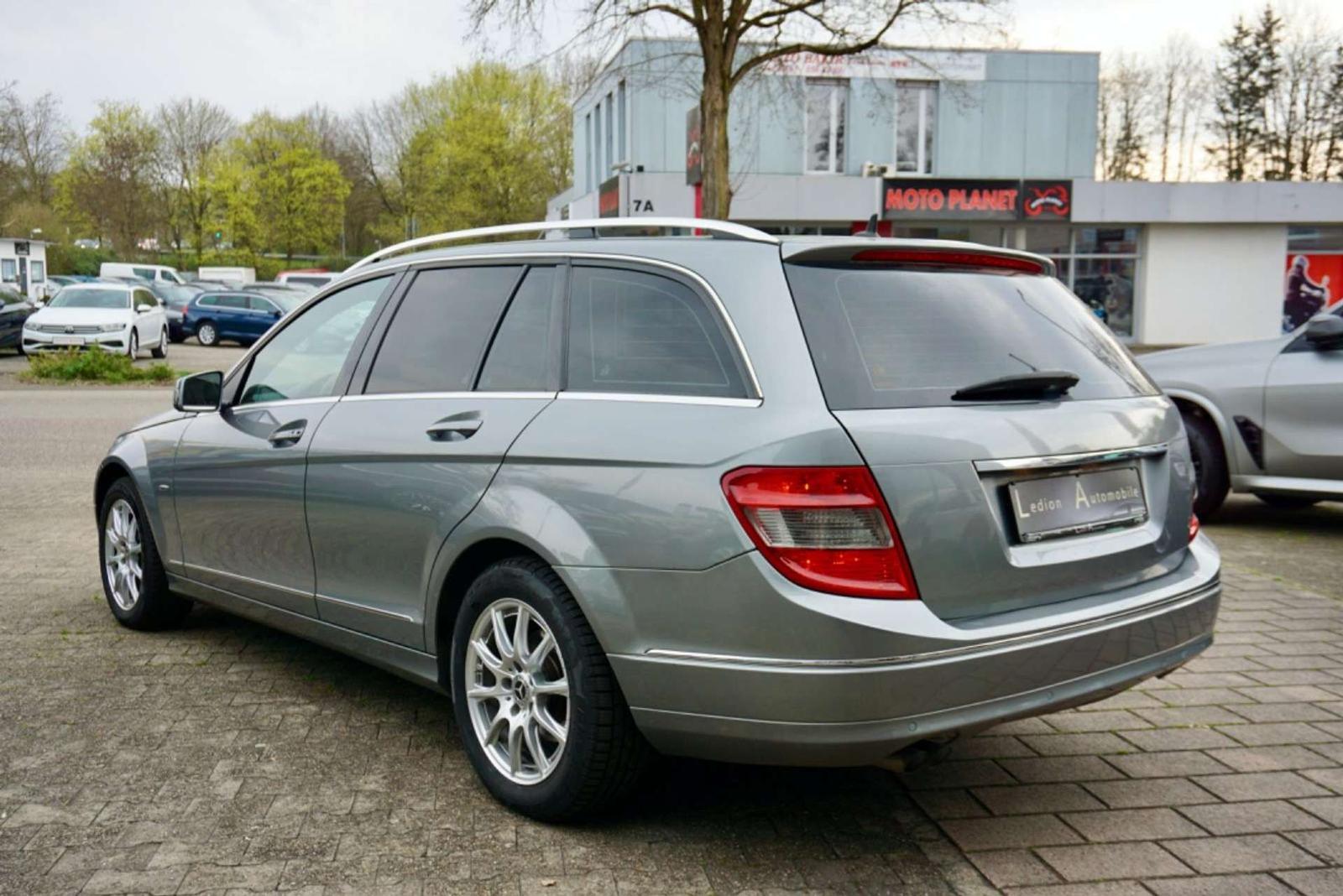 Mercedes-Benz C200 2010 — interior