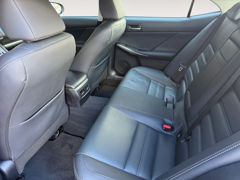 Fahrzeugabbildung Lexus IS 300h Executive Line
