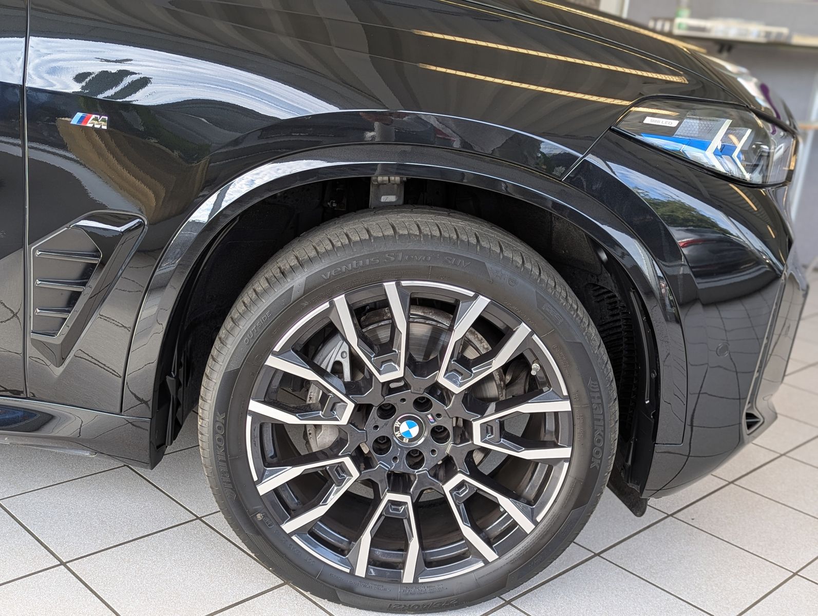 Fahrzeugabbildung BMW X5 40 d xD M-Sport Innov. Travel Merino AHK 21"